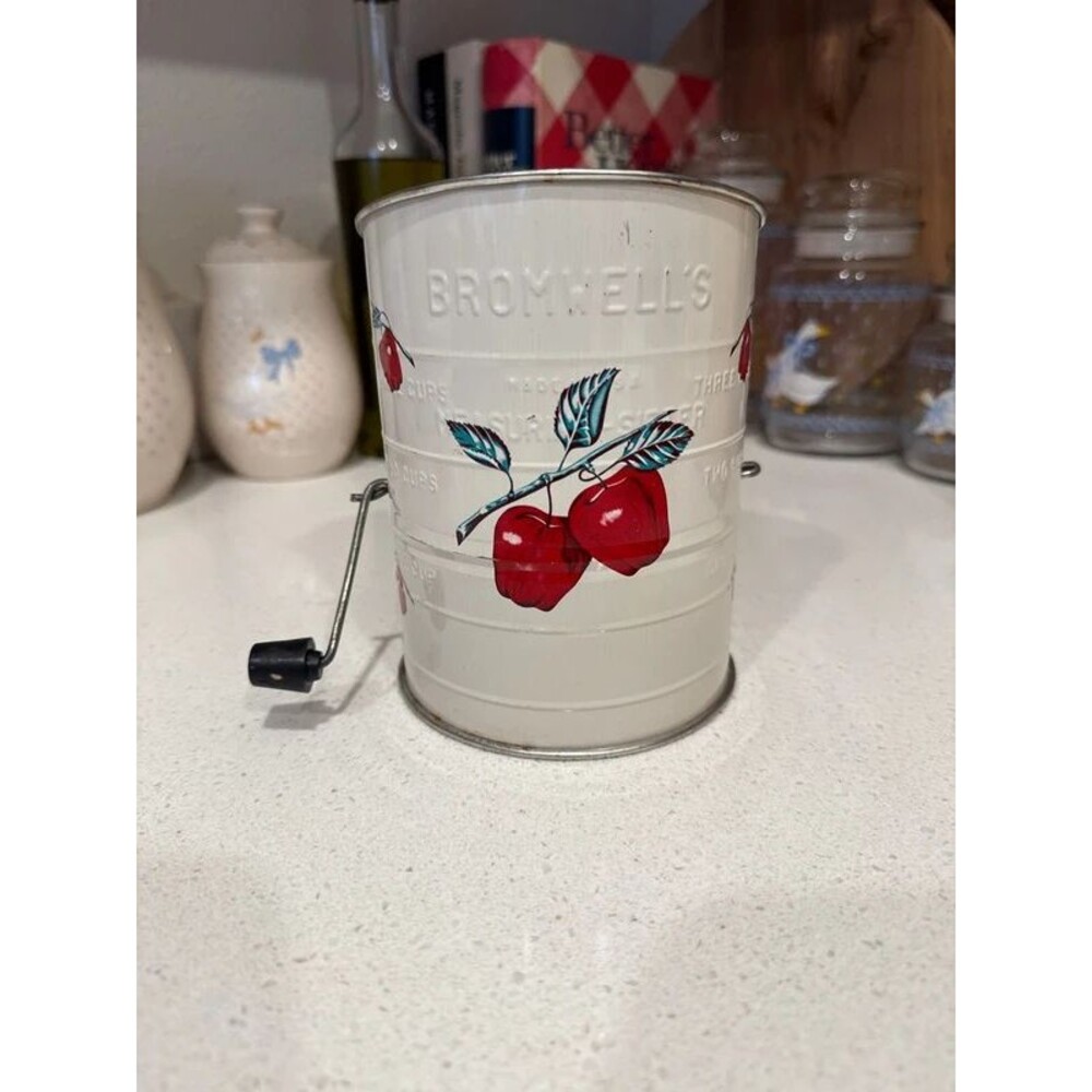 Vintage 1960s Bromwell’s Apple 3 Cup Flour Sifter